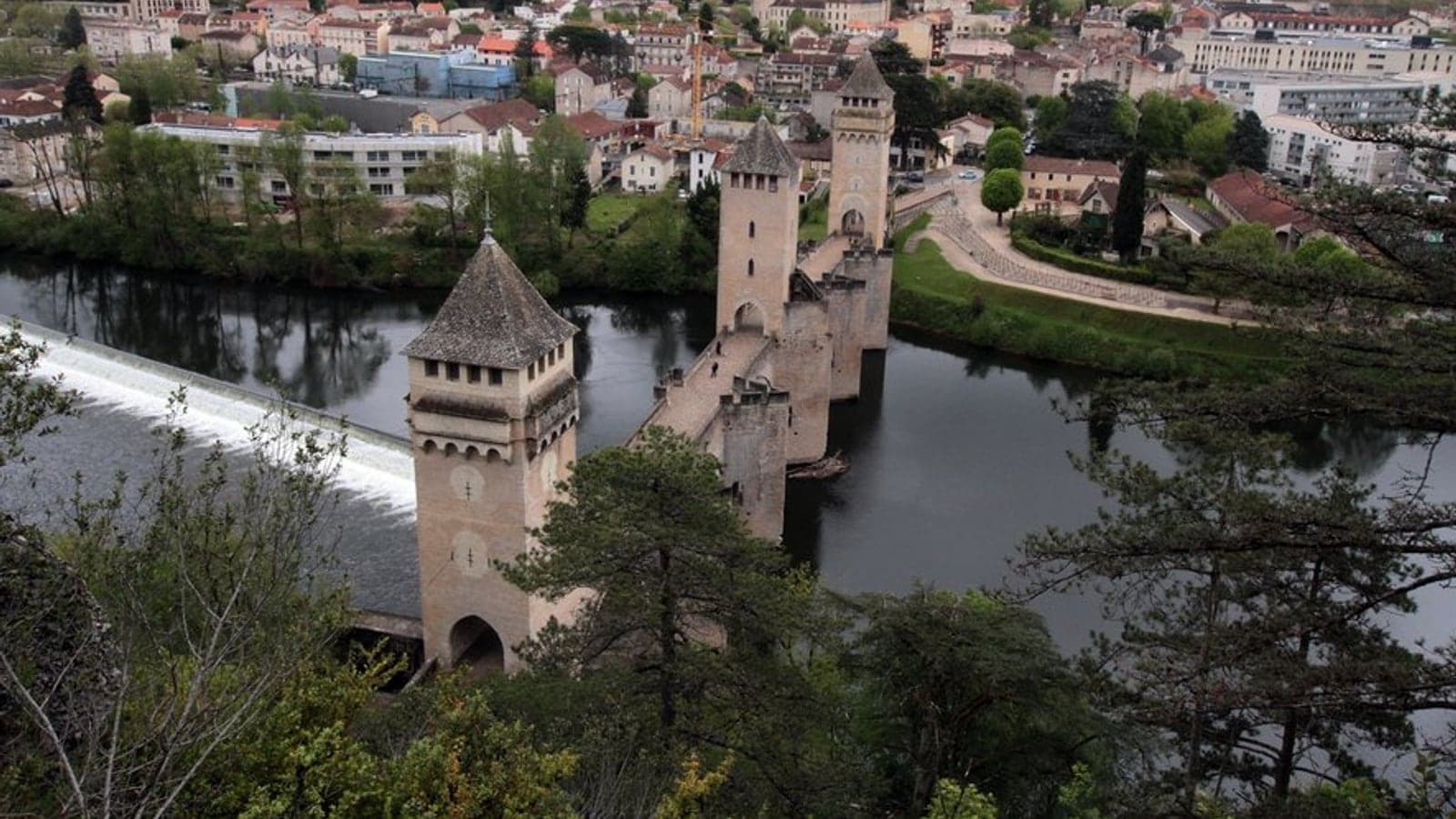 Le pont Valentré à Cahors vu d'en haut, ses trois tours enjambant le Lot. Photo d'archive.