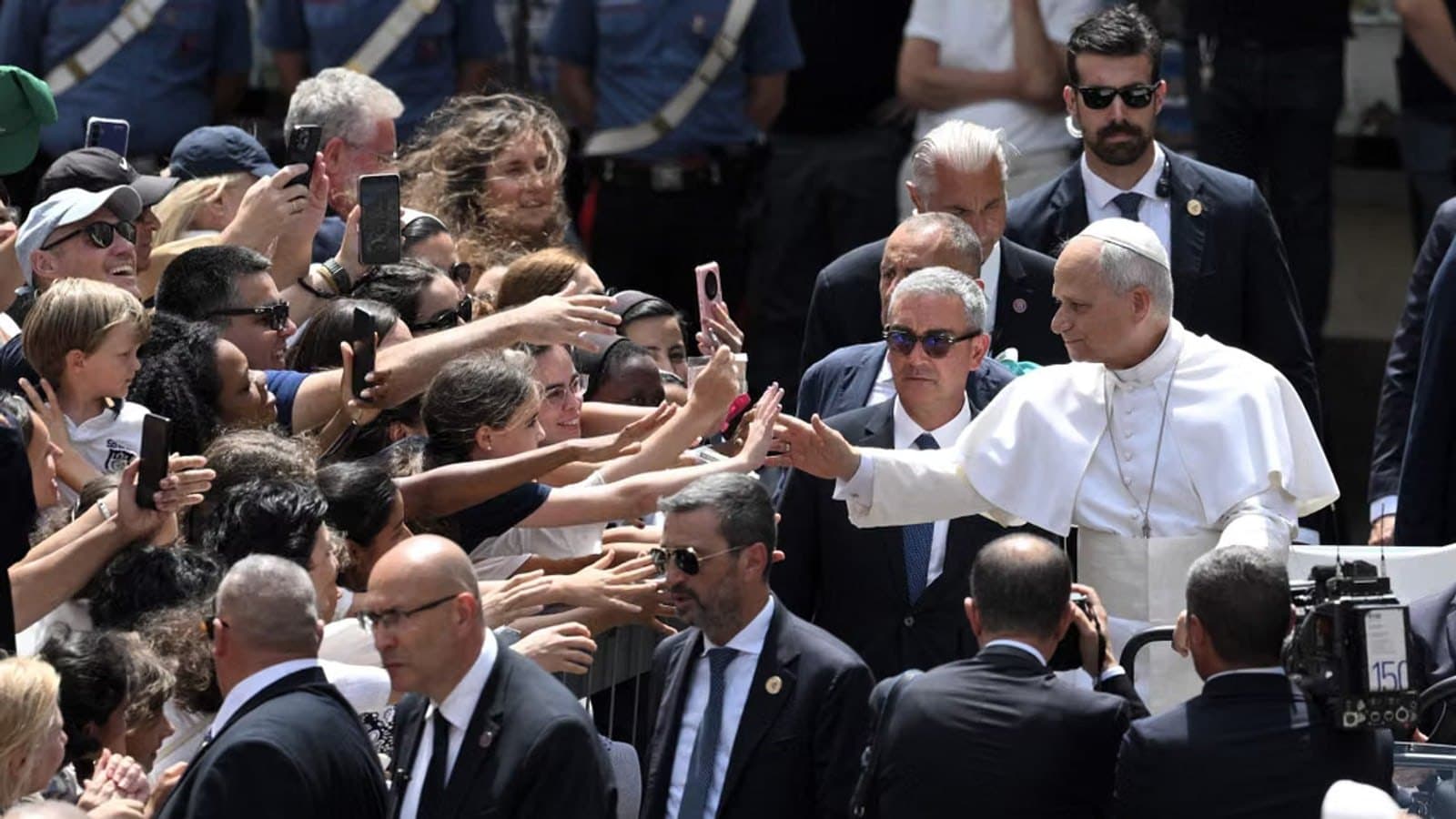 Pope Leo XIV photographed during a public appearance. Photo d'archive.
