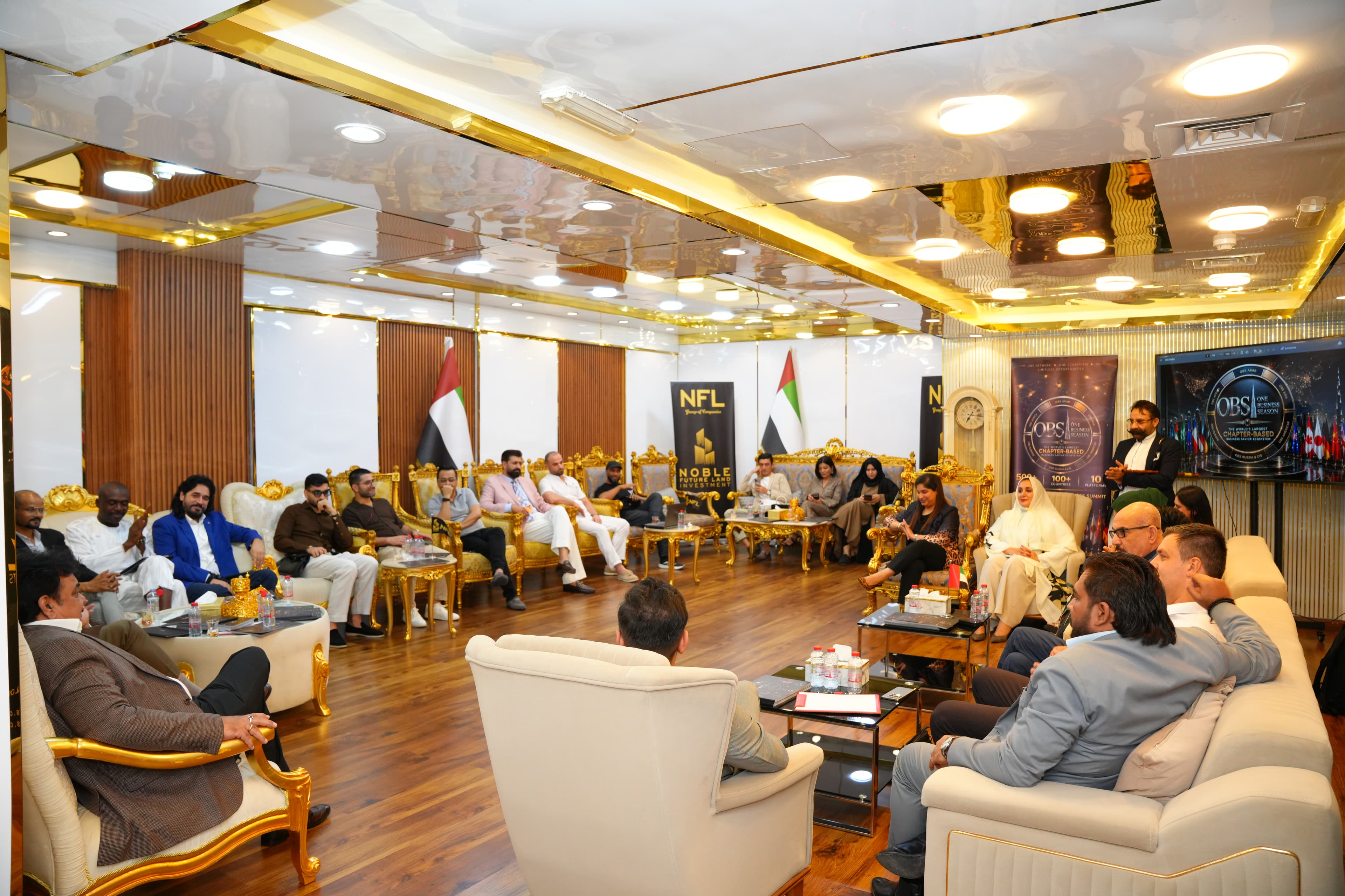 Des invites assistent a l'evenement de lancement d'OBS Global a Dubai