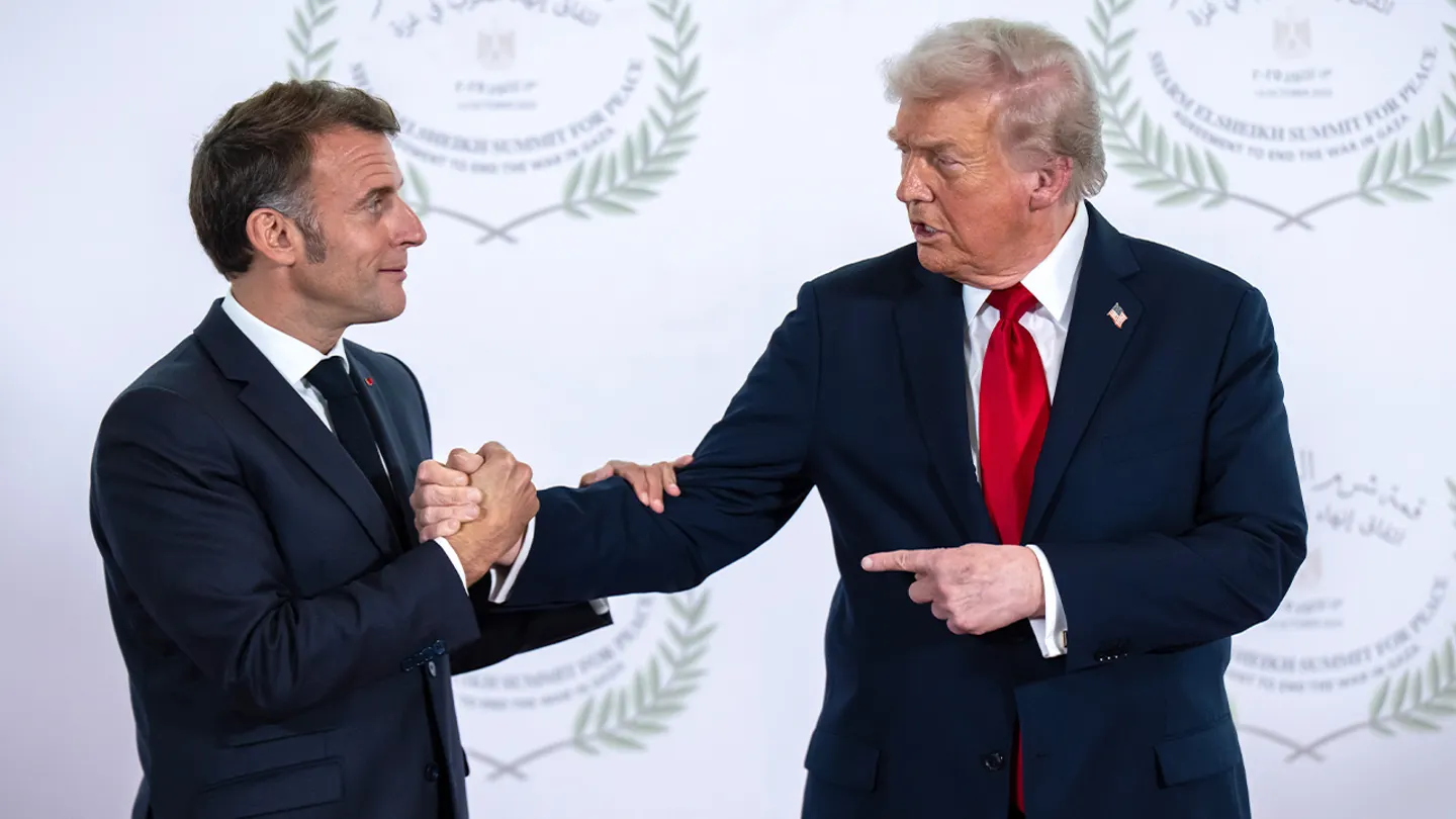 Emmanuel Macron et Donald Trump lors du sommet de Charm el-Cheikh
